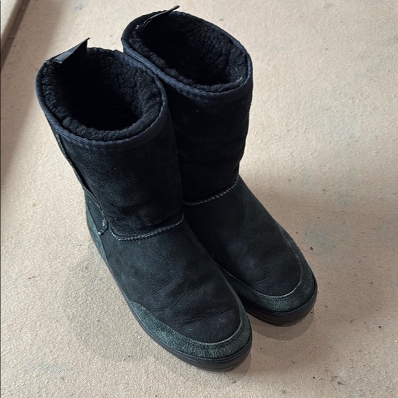UGG Black Suede Boots with Plush Lining - Picture 1 of 5